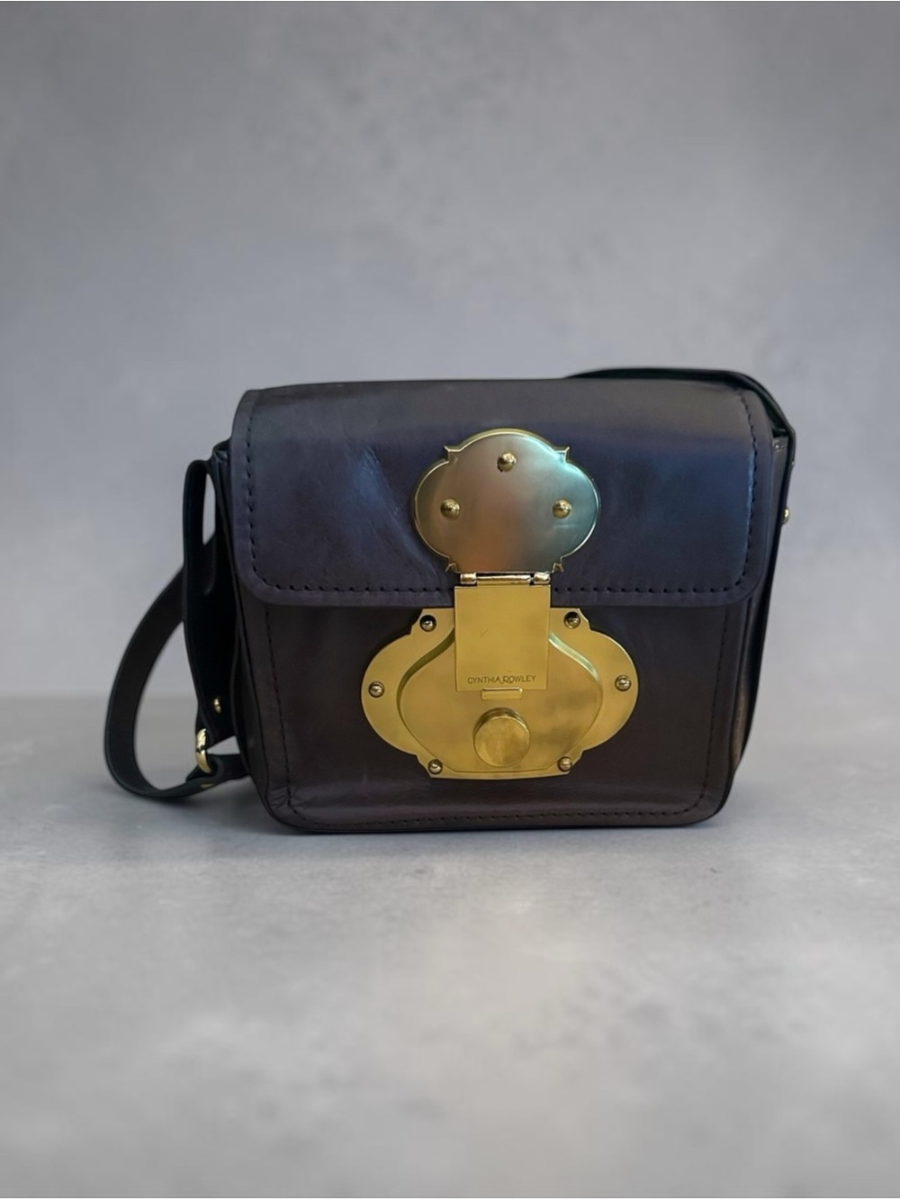 CYNTHIA ROWLEY Brown Leather Shoulder Bag Gold Tone Hardware Dramatic Clasp